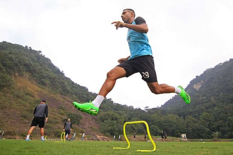 Victor Sá em treino do Botafogo (Foto: Vítor Silva/Botafogo)