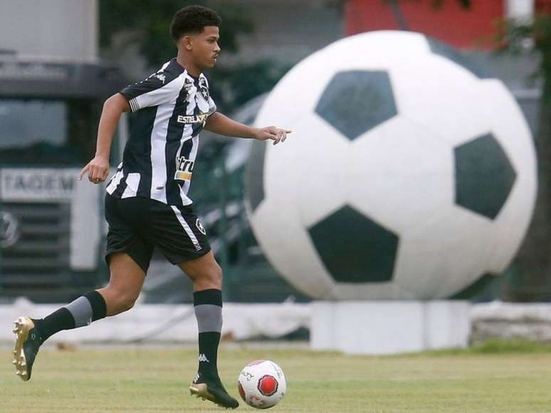 Kawan Thomaz tem atuado em várias categorias do Botafogo e estreou pelo Sub-23 (Foto: Vítor Silva / Botafogo)