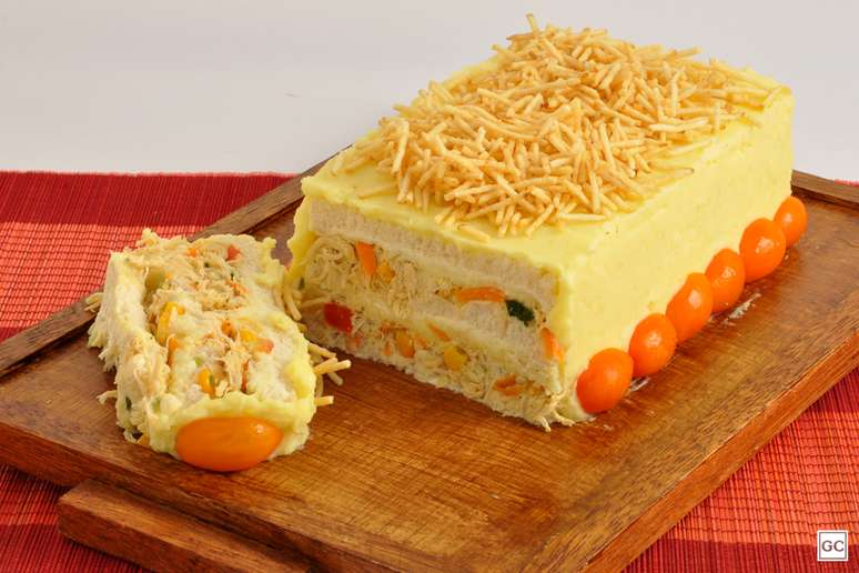 Bolo salgado de frango e pur&ecirc; | Foto: Guia da Cozinha