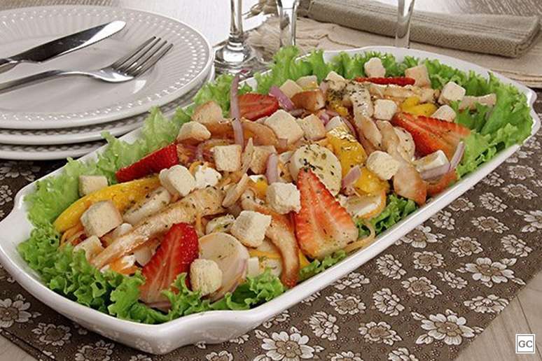 Salada de frango temperada com orégano – Foto: Guia da Cozinha