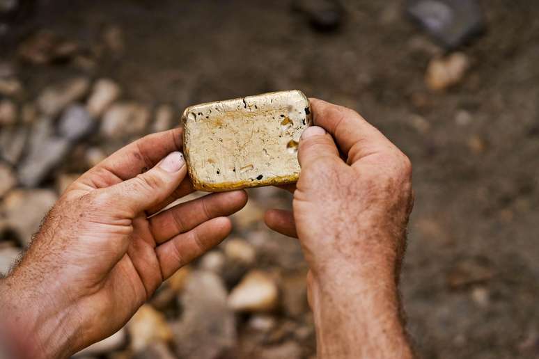 Barra de ouro usada na cadeia de produção da Apple