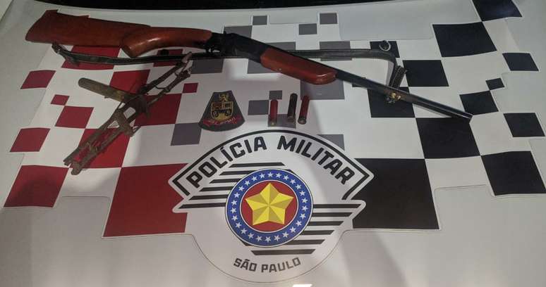 PM encontrou duas armas na casa do pai