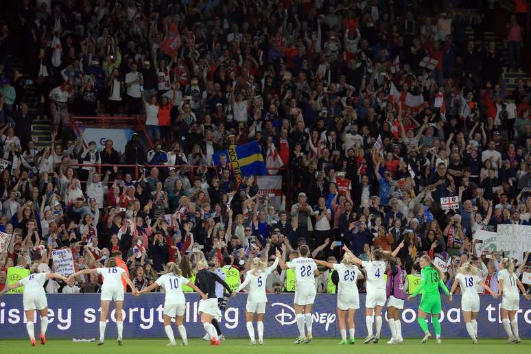 Inglaterra comemora junto a sua grande torcida a vaga para final da Euro