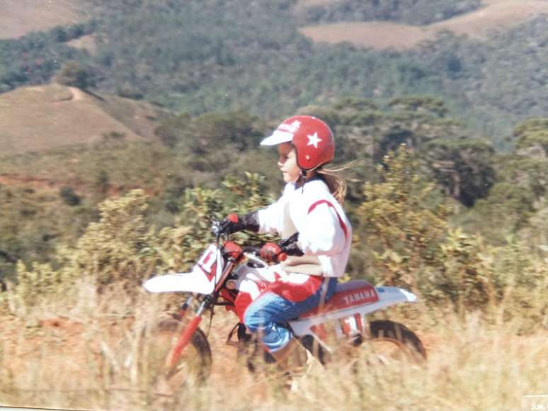 Moara começou a pilotar aos 7 anos, incentivada pelo pai