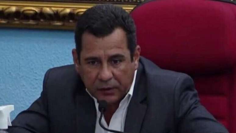 Imagem mostra o parlamentar Jojó Guerra (PL-PE) durante discurso em que usou termo homofóbico para se referir ao também vereador Vinícius Castello (PT-PE).