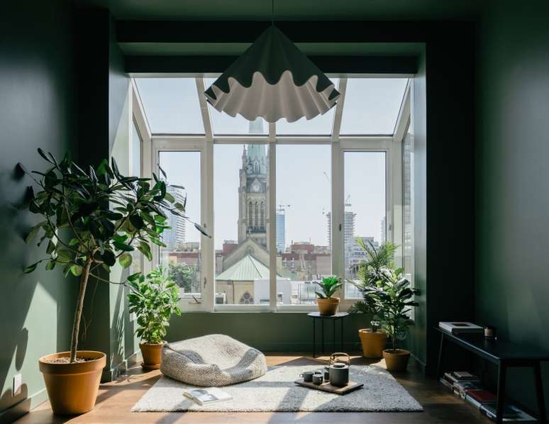 São Lourenço, Canadá, por Odami: vistas deslumbrantes sobre o telhado de cobre oxidado da Catedral de St. James em Toronto informaram esta marquise totalmente verde projetada pelo estúdio local Odami.