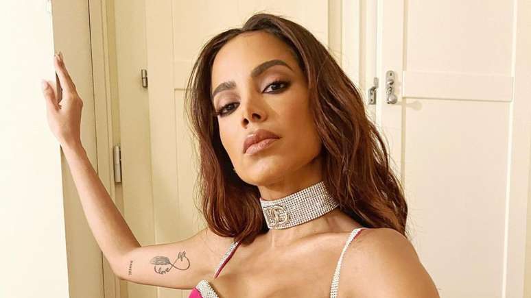 Anitta usou o Twitter para compartilhar a novidade com os fãs.