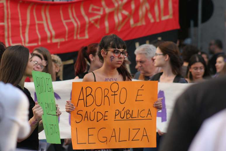 Protesto a favor ao aborto legal em Porto Alegre (RS), em 2017