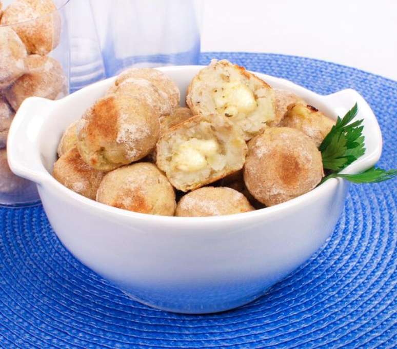 Bolinha de queijo fit (Reprodu&ccedil;&atilde;o / Guia da Cozinha)