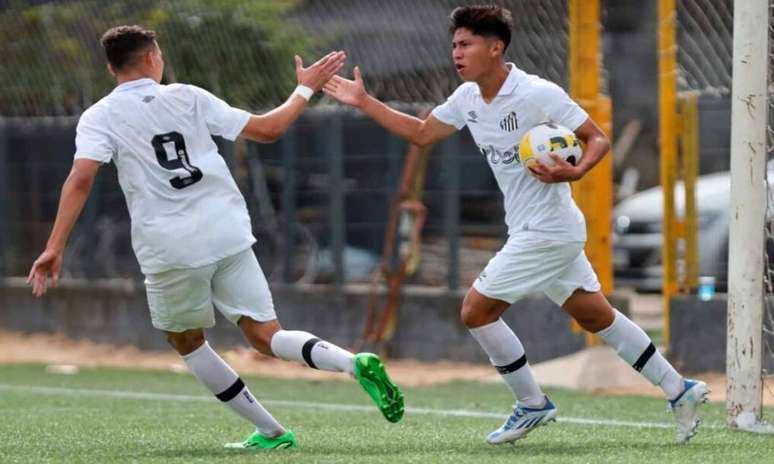 O meia Miguelito fez os dois gols do Santos contra o Athletico-PR (Foto: Pedro Ernesto Guerra Azevedo/SantosFC)