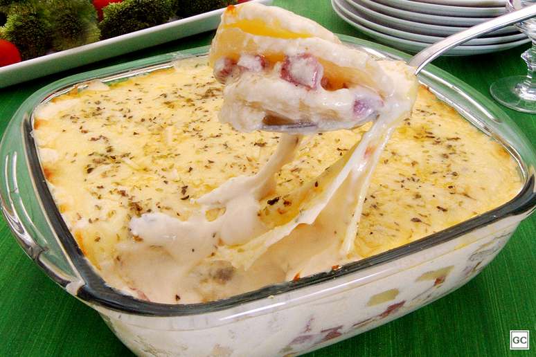 Batata gratinada com molho branco | Foto: Guia da Cozinha