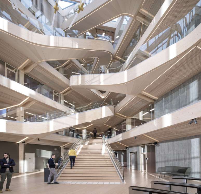 A sede do SR-Bank na Noruega, projeto dos escritórios noruegueses Helen & Hard e SAAHA, é hoje uma das maiores estruturas da Europa construída em madeira engenheirada.