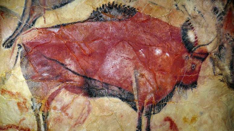 As primeiras pinturas rupestres humanas encontradas em lugares como Altamira, na Espanha, mostraram que o desejo de criar arte antecede a civilização