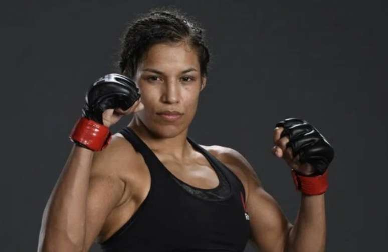 Julianna Peña foi derrotada por Amanda Nunes na luta principal do UFC 277, no último sábado (Foto: AFP)