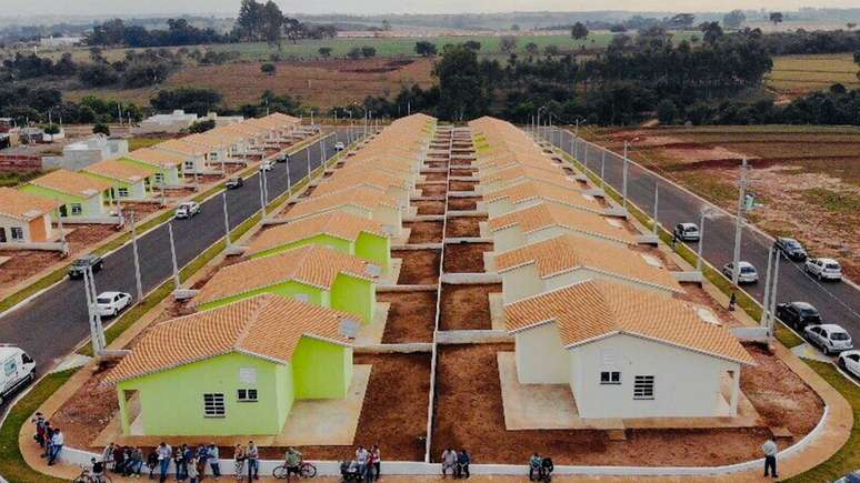 Pol&iacute;ticas de moradia e transporte tamb&eacute;m levam em conta dados populacionais coletados pelo Censo; acima, conjunto Habitacional no Estado de SP