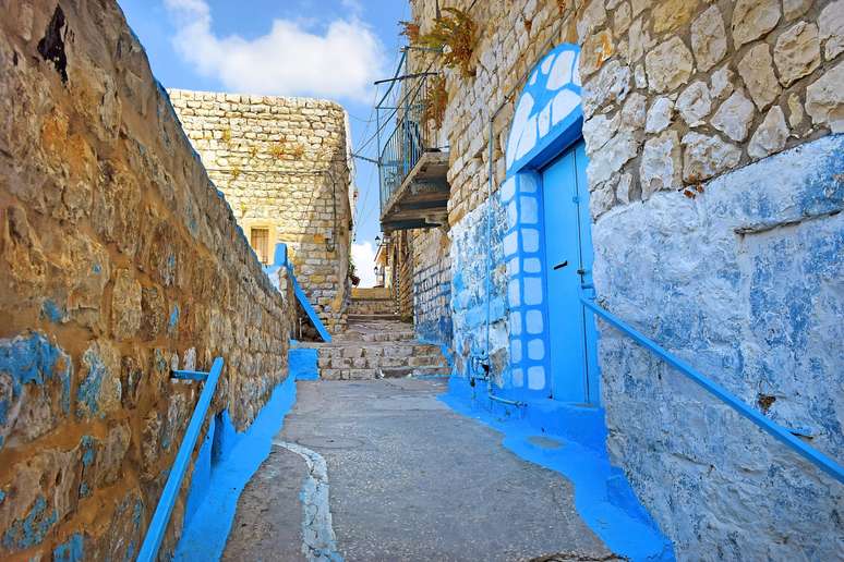 O azul mantém os demônios longe das casas e suas de Safed.