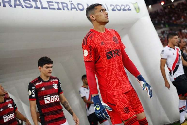Santos, do Flamengo, é indicado ao prêmio Luva de Ouro, como