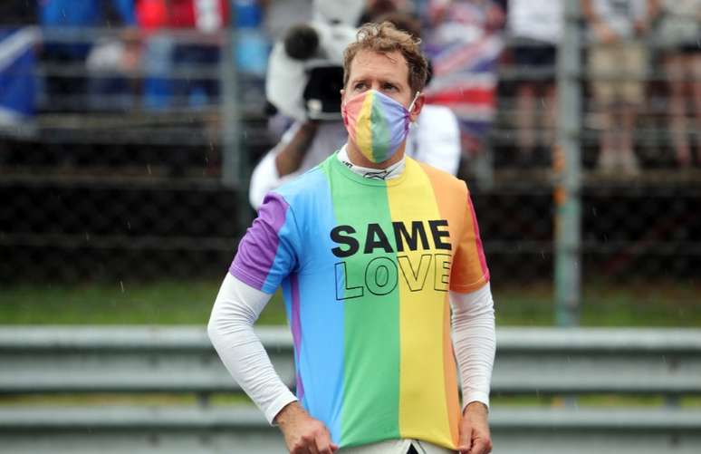 Vettel usa camiseta com as cores LGBTQIA+
