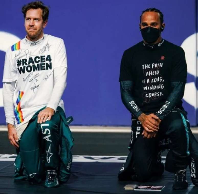 Vettel protestando ao lado de Hamilton, um dos poucos que também faz constantes confrontos