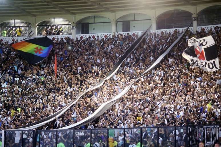 Torcida do Vasco aguarda pelos próximos passos do futebol do clube (Foto: Daniel RAMALHO/CRVG)