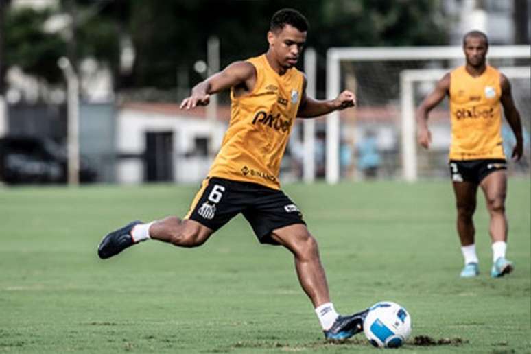 Sandry entrou no segundo tempo e cometeu um pênalti contra o Fluminense (Foto: Ivan Storti / Santos)