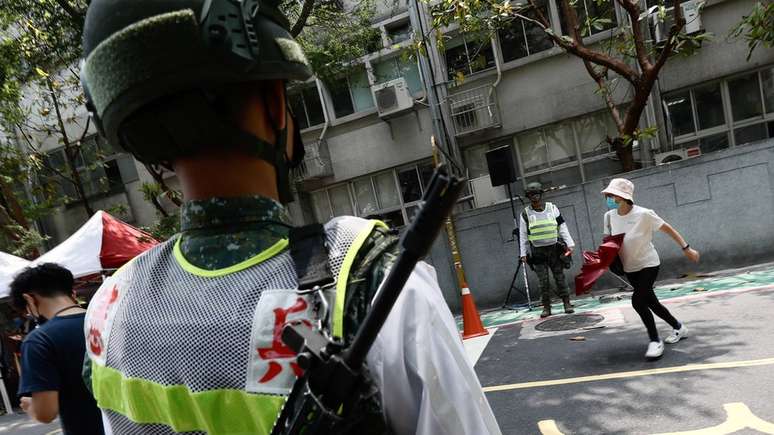 População corre para abrigos antiaéreos em exercício de defesa aérea em Taiwan no início deste mês