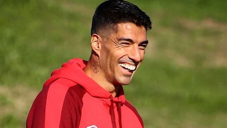 Luis Suárez sorridente durante o primeiro treino na volta ao Nacional