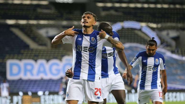 Tiquinho Soares em ação pelo Porto (Foto: Divulgação / Porto FC)