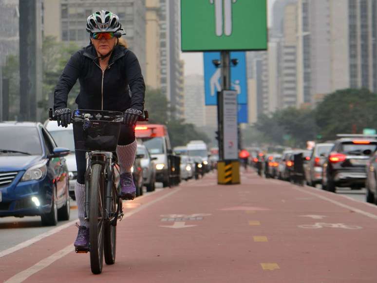 Ciclovia na Avenida Paulista, região central de São Paulo