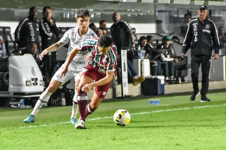 Santos sofre apagão, mas busca empate no fim contra o Fluminense