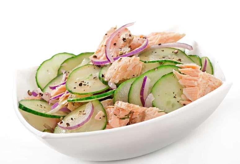 Salada de salmão com pepino | Foto: Guia da Cozinha