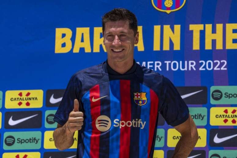 Agente de Lewandowski lucrou com saída do atacante do Bayern para o Barcelona (Foto: ERIC ESPADA / AFP)