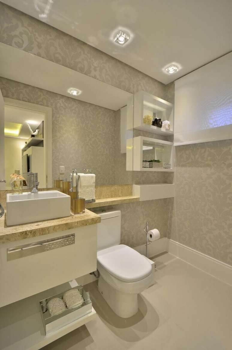 64. Papel de parede para banheiro chique e lumin&aacute;rias embutidas &ndash; Foto Graca