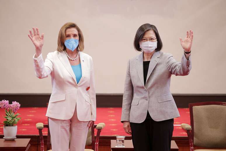 A presidente da Câmara dos Representantes dos EUA, Nancy Pelosi, participa de uma reunião com a presidente de Taiwan, Tsai Ing-wen, no escritório presidencial em Taipei