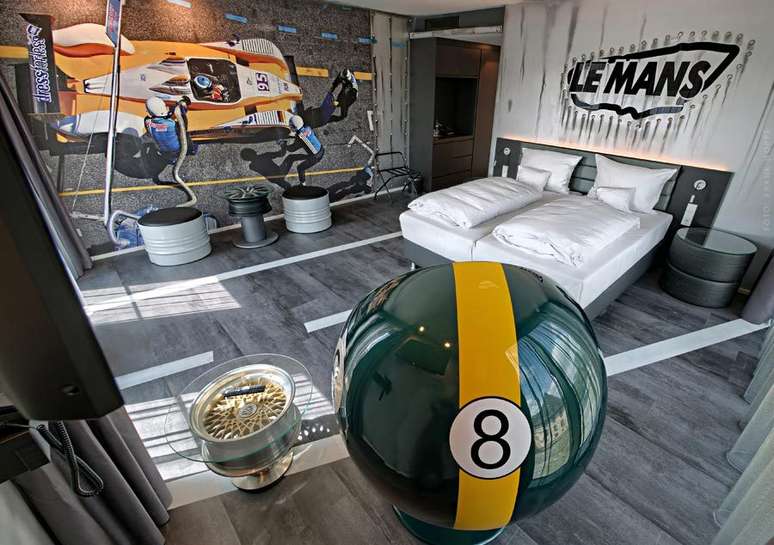 Decora&ccedil;&atilde;o tem&aacute;tica da su&iacute;te Le Mans.