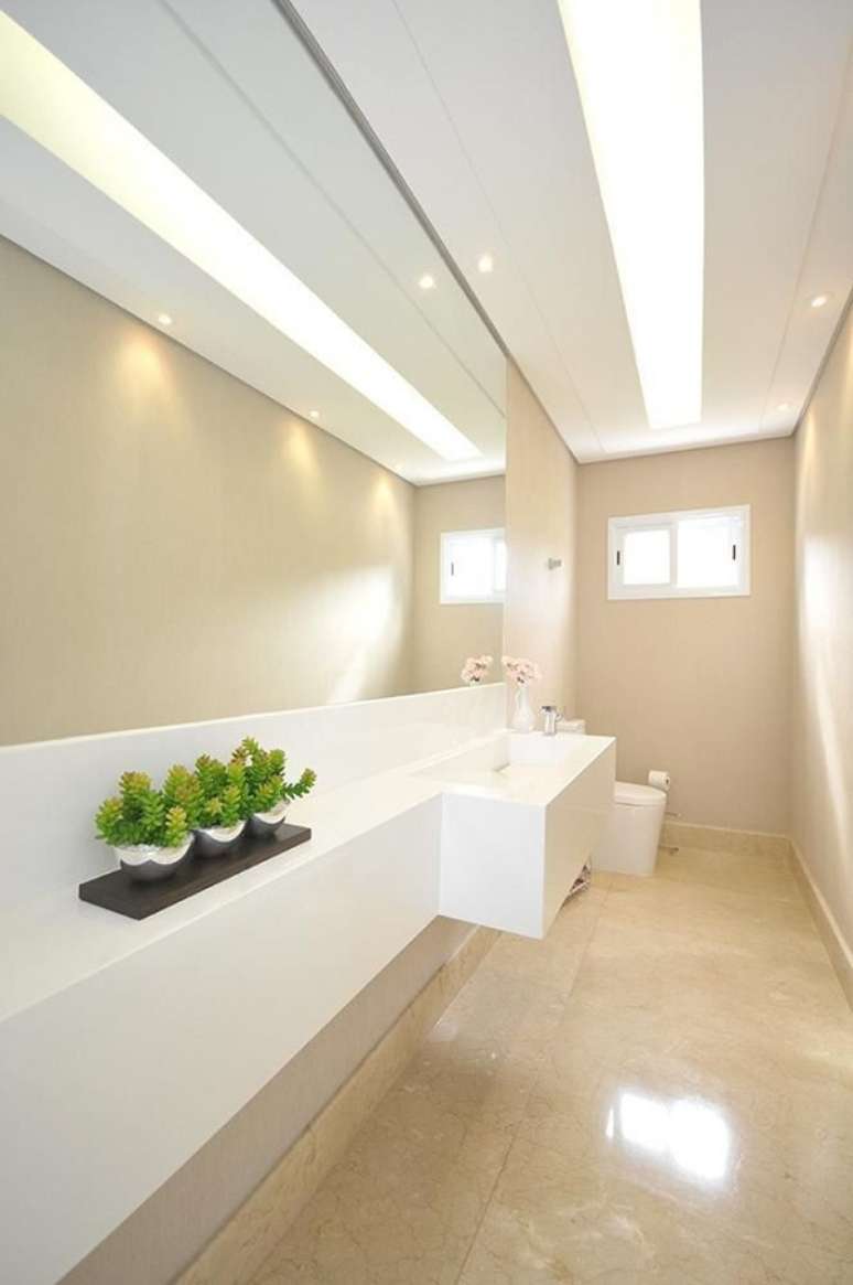 47. Banheiro bege moderno – Foto Belissa Corral