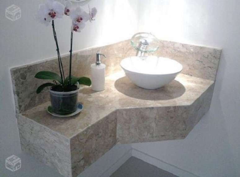 66. Pia de banheiro bege de mármore compacto – Foto Habitissimo