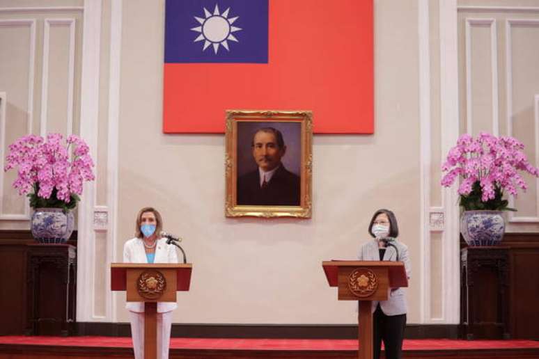 Nancy Pelosi e Tsai Ing-wen durante coletiva conjunta em Taipei