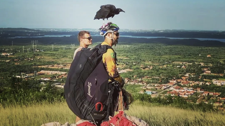 Mendes ensinou Ur&uacute; a voar, levando-o a lugares cada vez mais altos