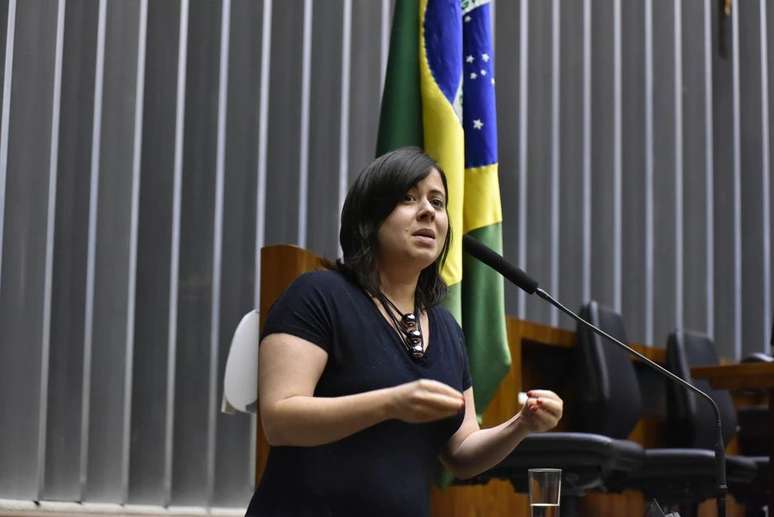 O usuário que enviou ameaças a Sâmia Bomfim é o mesmo que mandou mensagens para a ex-deputada Manuela D'Ávila e à vereadora mineira Duda Salabert