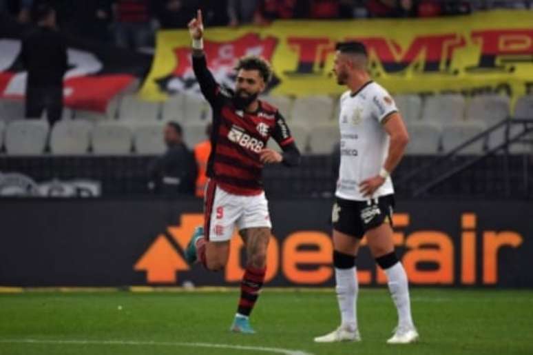 Flamengo derrotou o Corinthians em São Paulo (Foto: NELSON ALMEIDA / AFP)