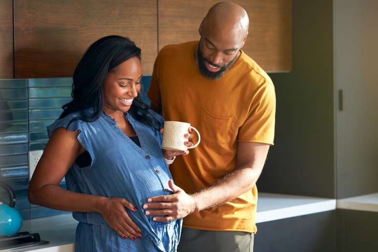 &Uacute;ltimo m&ecirc;s de gesta&ccedil;&atilde;o requer cuidados e consulta com um m&eacute;dico obstetra 