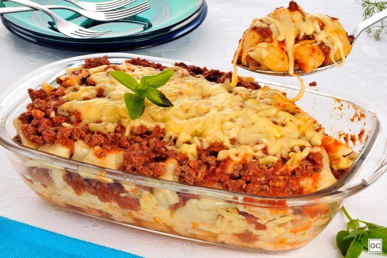 Nhoque &agrave; bolonhesa na travessa | Foto: Guia da Cozinha