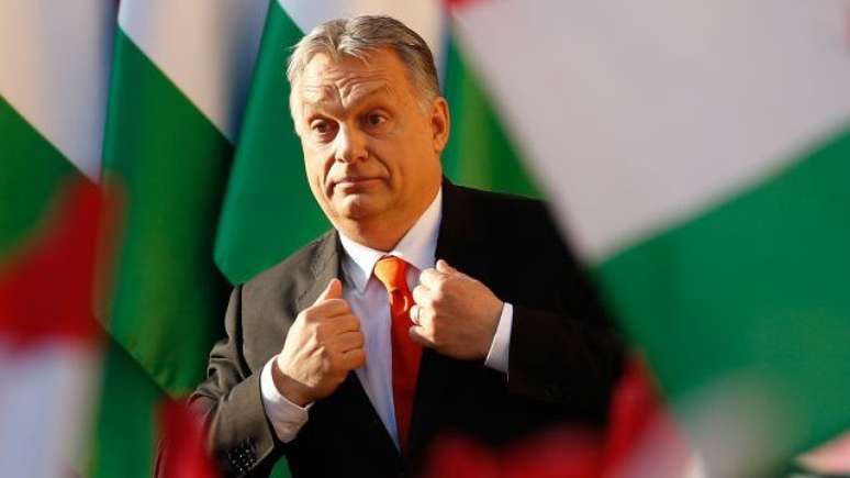 Viktor Orbán promove o que ele define como uma 'democracia iliberal'