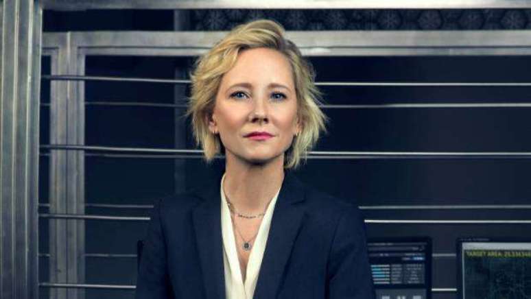 Anne Heche, de 53 anos, está em estado crítico após acidente de carro