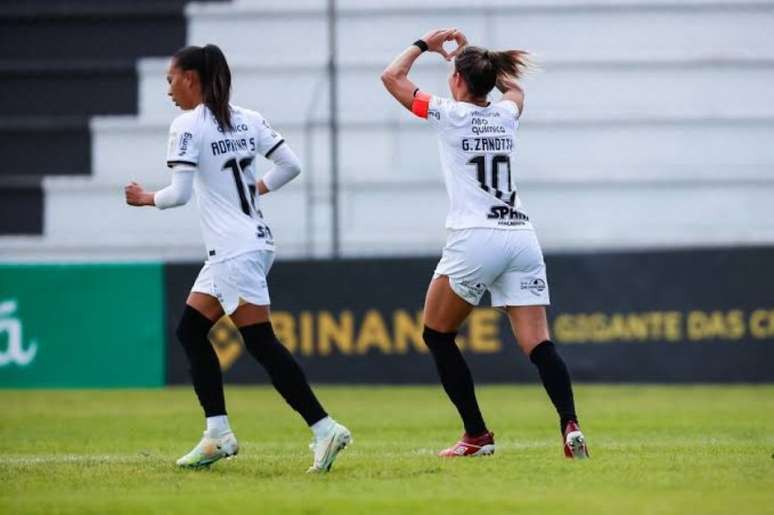 Gabi Zanotti abriu o placar no empate do Corinthians com o Grêmio no Brasileiro Feminino (Foto: Staff Images/CBF)