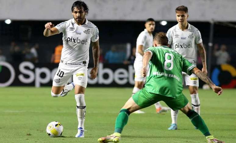 Ricardo Goulart ainda estava no Santos nos duelos contra o Coritiba (Foto: Mauricio de Souza / LANCEPRESS!)