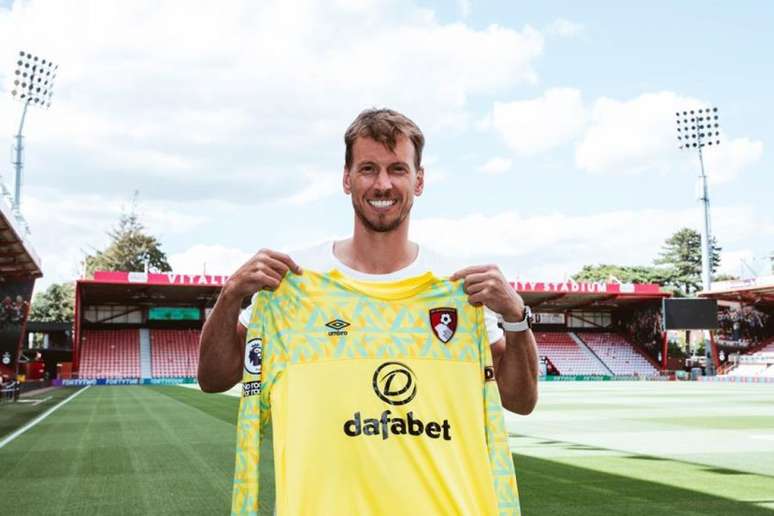 Goleiro Neto usará a camisa número 13 do Bournemouth (Foto: Divulgação / Bournemouth)