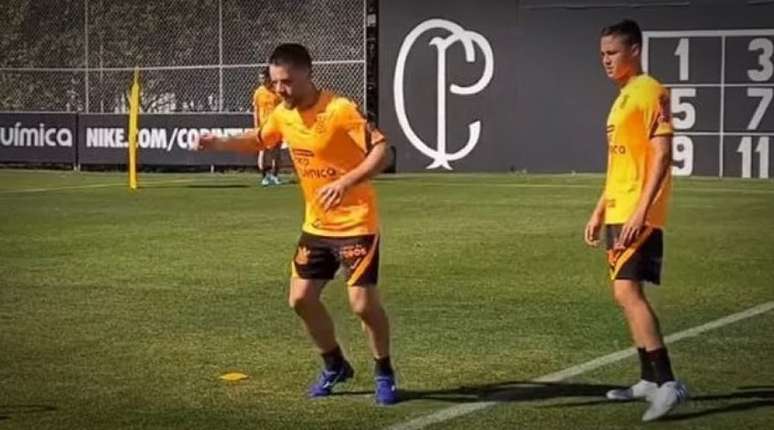 Ramiro e Vital passaram uma temporada fora do Brasil, emprestados (Foto: Reprodução/Corinthians TV)