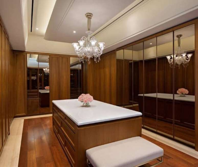 90. N&atilde;o esque&ccedil;a de encher o ambiente com espelhos &ndash; Via: Homify